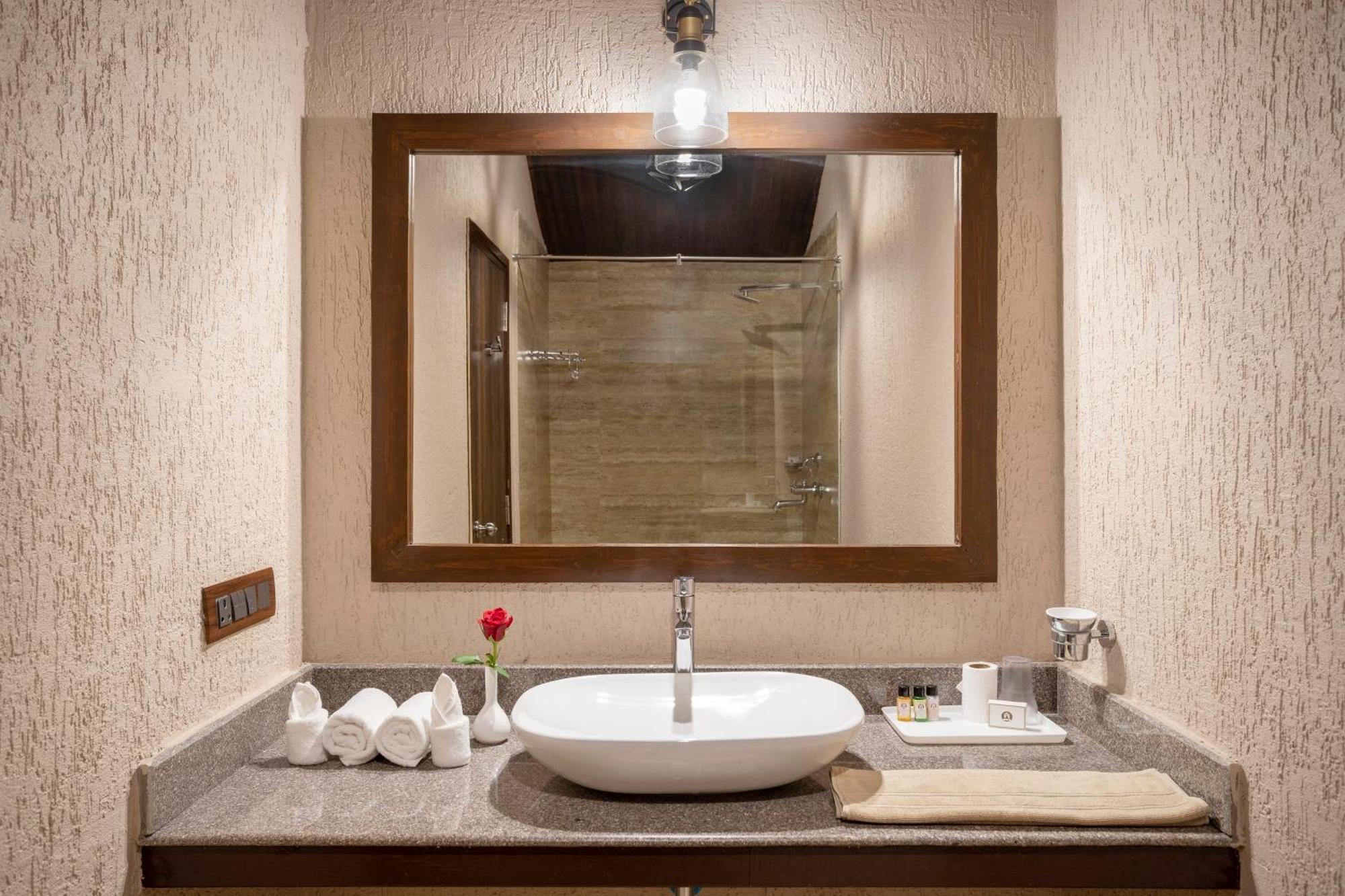 Stone Wood Premier Gokarna Otel Gokarna  Dış mekan fotoğraf